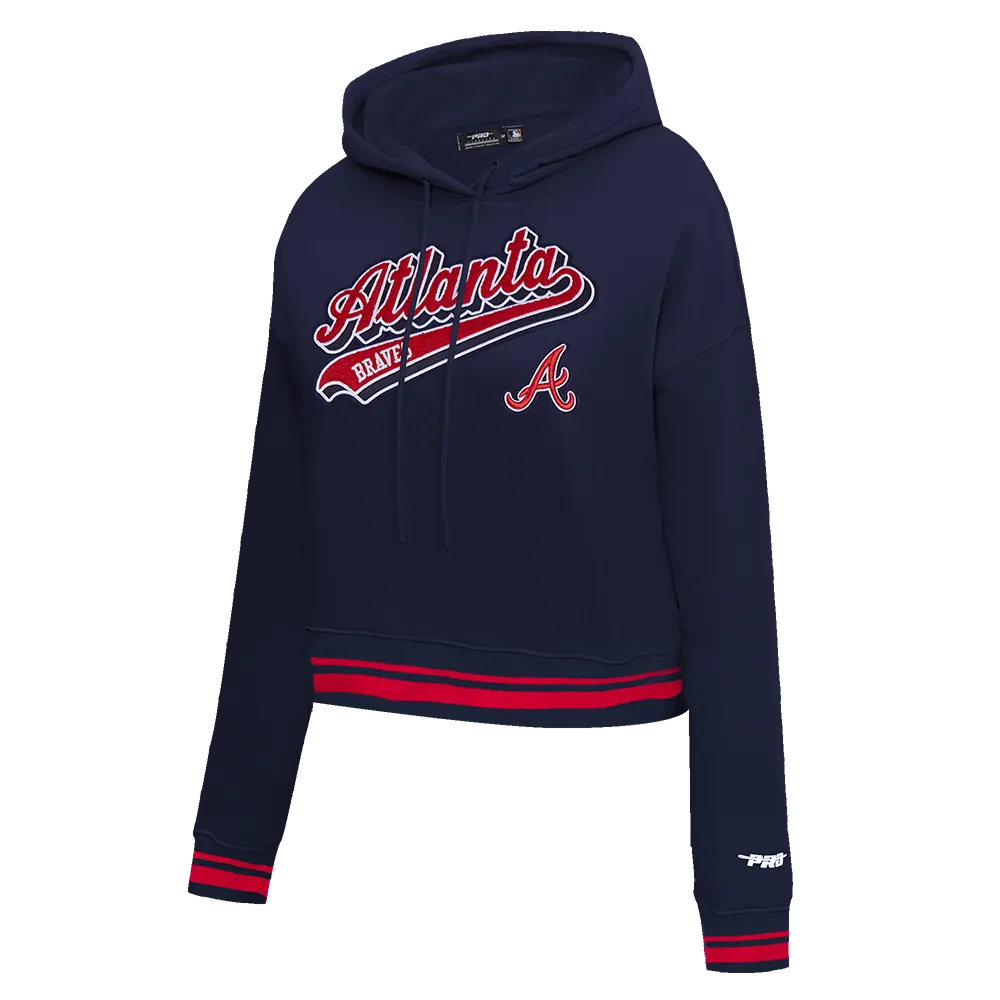 MLB ATLANTA BRAVES SCRIPT TAIL WOMEN'S RIB FLC CROPPED PO HOODIE (MIDNIGHT NAVY/RED/MIDNIGHT NAVY)