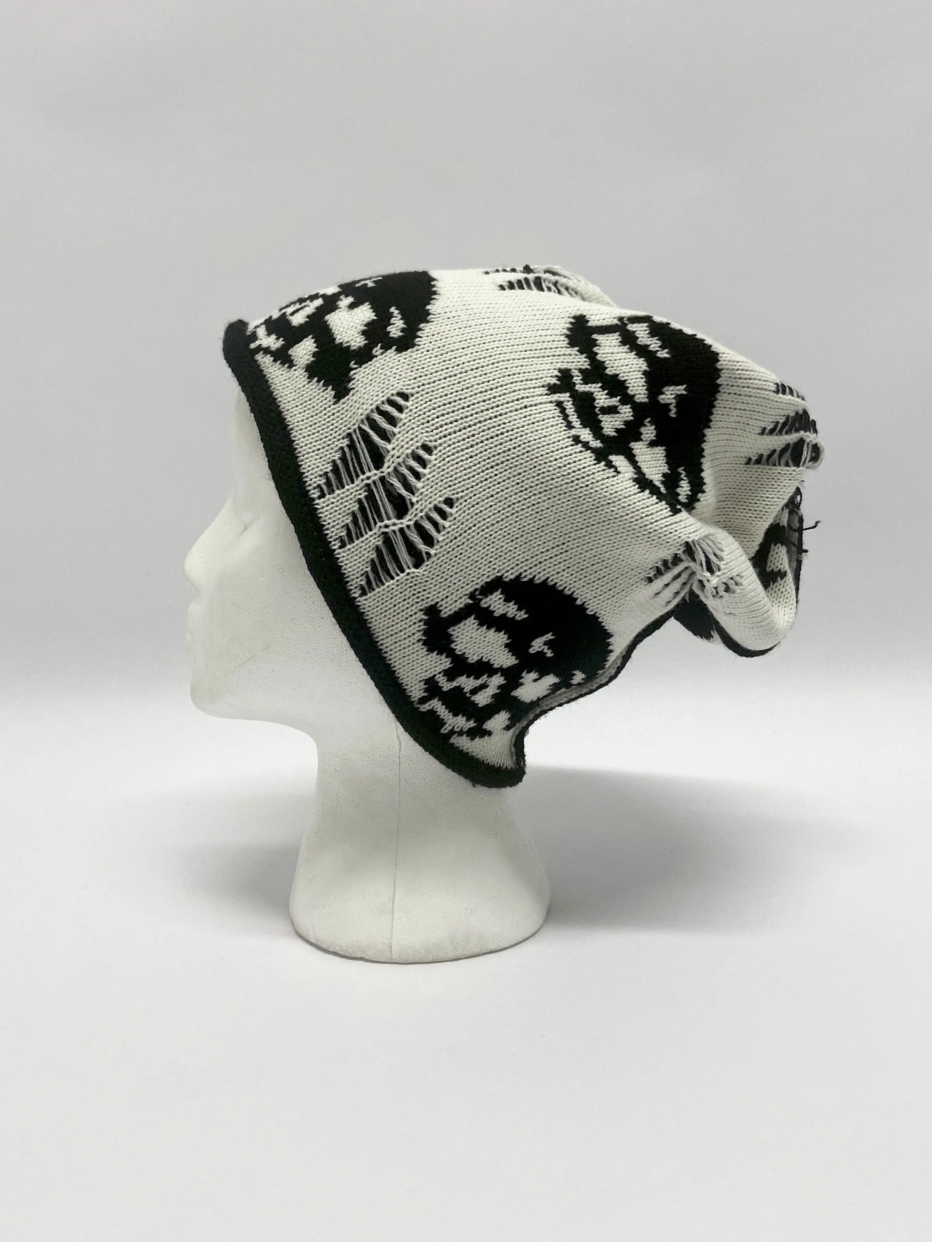 Reversible Oversize skull & slash beanie black and white