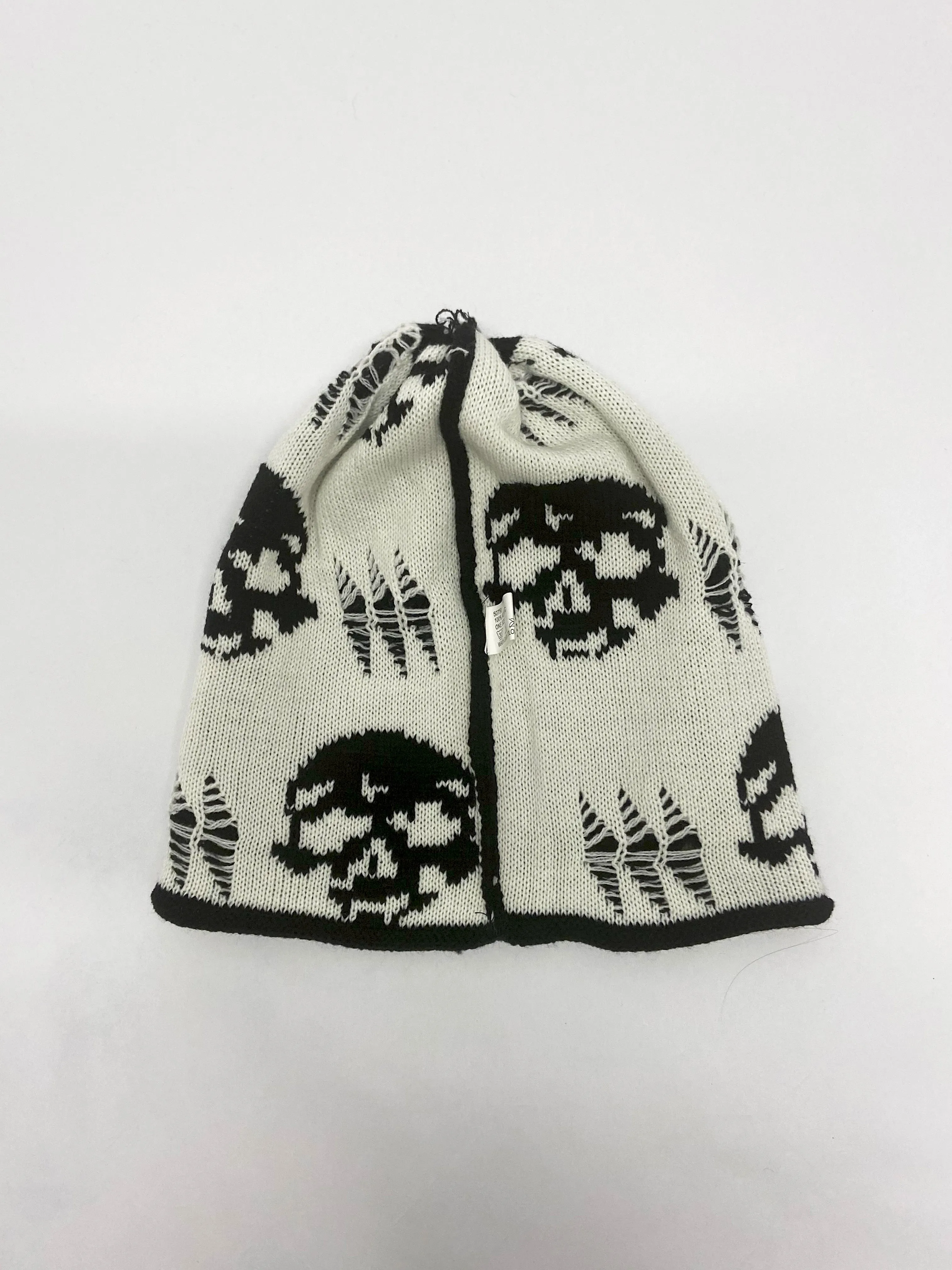 Reversible Oversize skull & slash beanie black and white